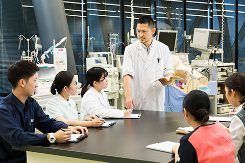 関西で唯一！「チーム医療」が学べ「高度専門士」が取得できるのは大阪医専だけ！