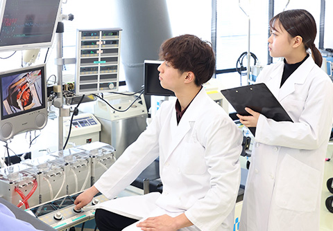 臨床工学技士の仕事風景