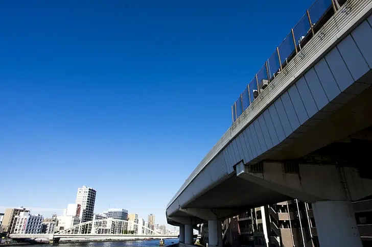 両国橋から見る隅田川と首都高