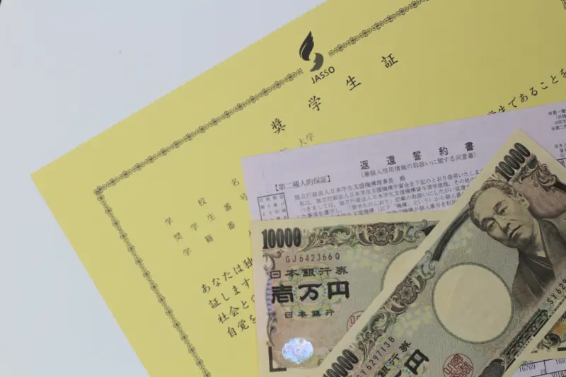 現金と書類