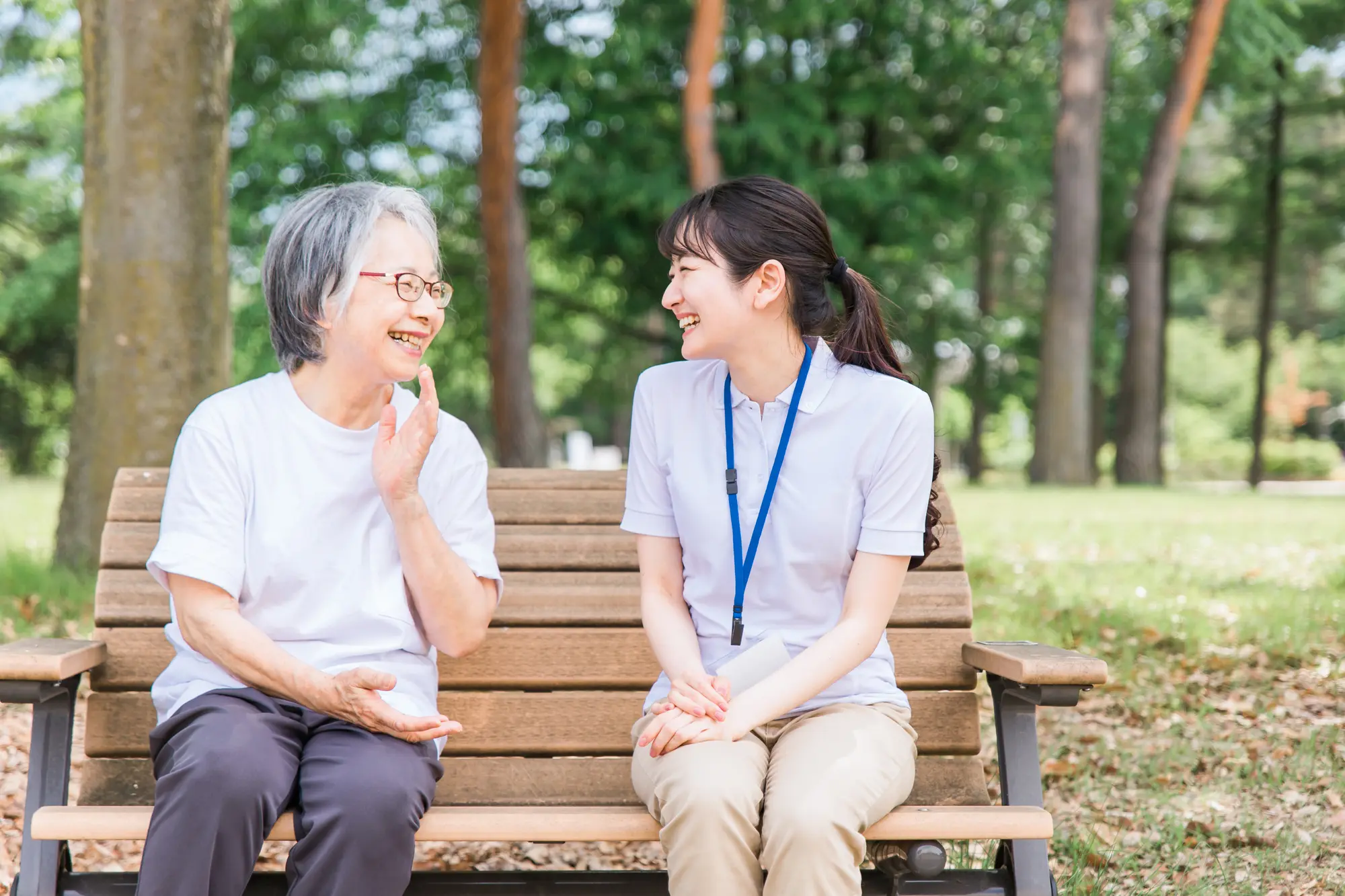 社会人から社会福祉士を目指すのは遅い？仕事内容・最短ルート・進路